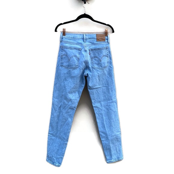 Levi’s Premium Wedgie Straight Leg Light Wash Denim Jeans 26 - Picture 2 of 5